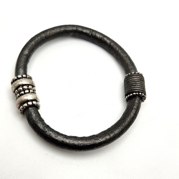 ๐ข3/$19๐ข Biker Boho Style Silvery Leather Magnetic Clasp Bracelet - Picture 4 of 7